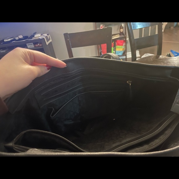 Micheline Kors Bag with laptop compartment. - Picture 4 of 9